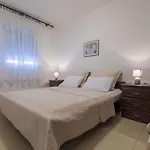 One-bedroom In 48 * تْسْغيكفانِتْسا