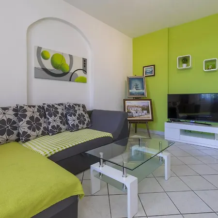 One-bedroom In 48 Apartment *
