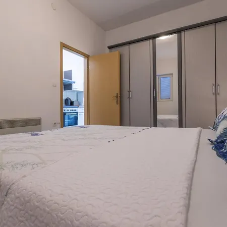 One-bedroom In 48 Apartment *