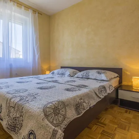 One-bedroom In 48 Apartment *