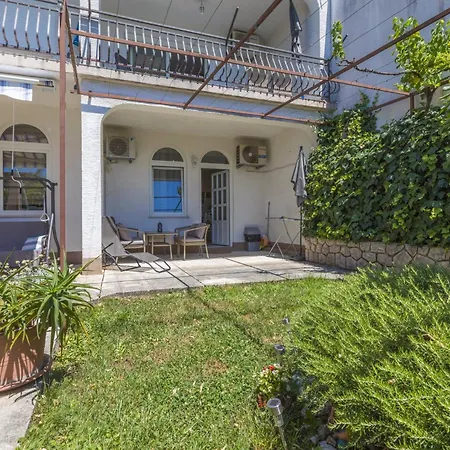One-bedroom In 48 Apartment *