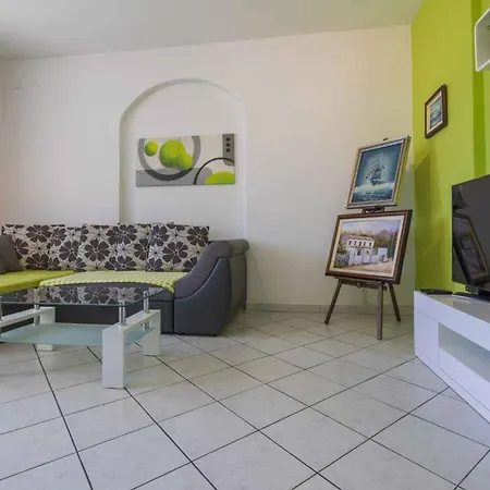 One-bedroom In 48 *