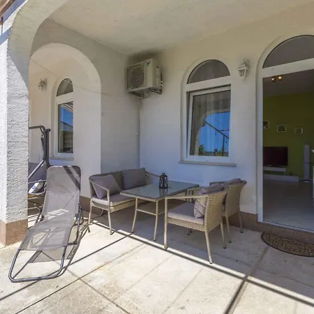 One-bedroom In 48 Apartment