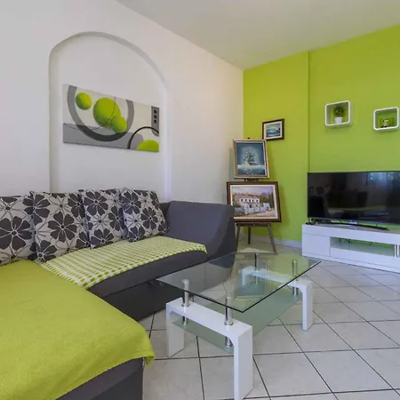 One-bedroom In 48 Apartment