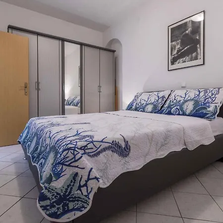 One-bedroom In 48 Apartment *