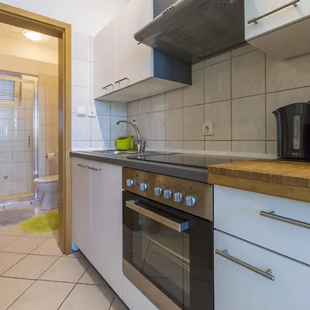 Apartment One-bedroom In 48 *