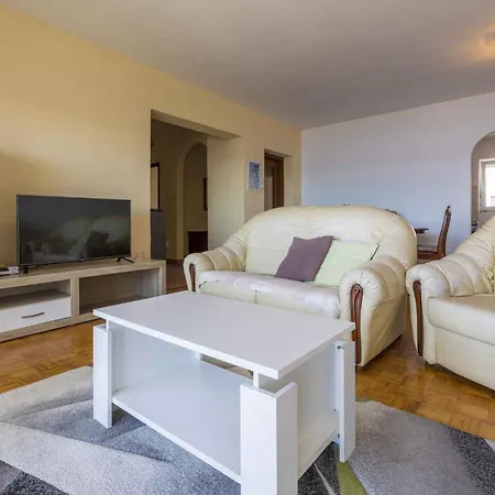 One-bedroom In 48 Apartment