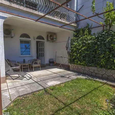 One-bedroom In 48 Apartment *