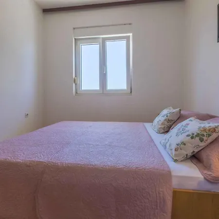 One-bedroom In 48 Apartment