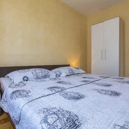 One-bedroom In 48 Apartment