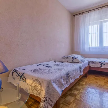 Apartman One-bedroom In 48