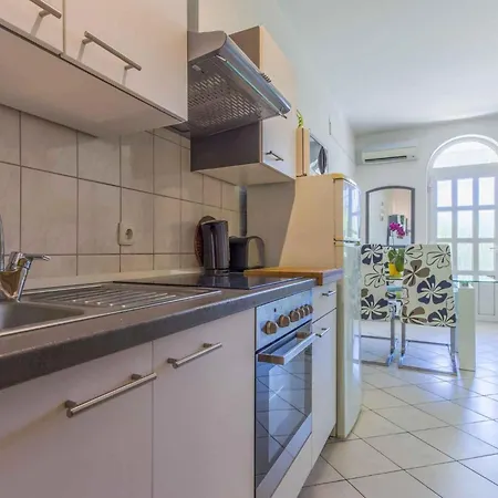 One-bedroom In 48 *