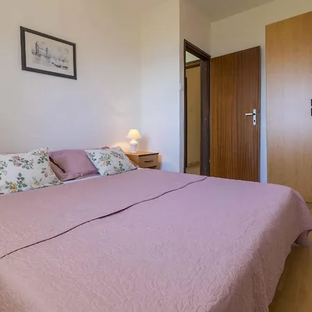 One-bedroom In 48 Apartman