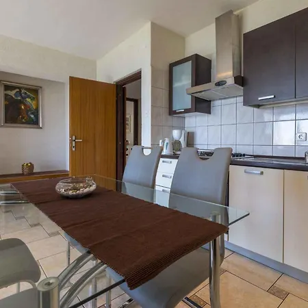 Apartman One-bedroom In 48 *